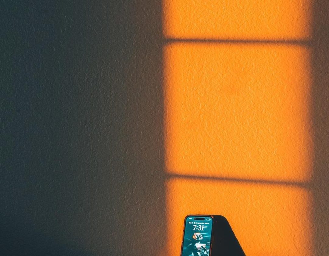 Zonwerend doek voor je raam: werkt het echt en waar let je op?